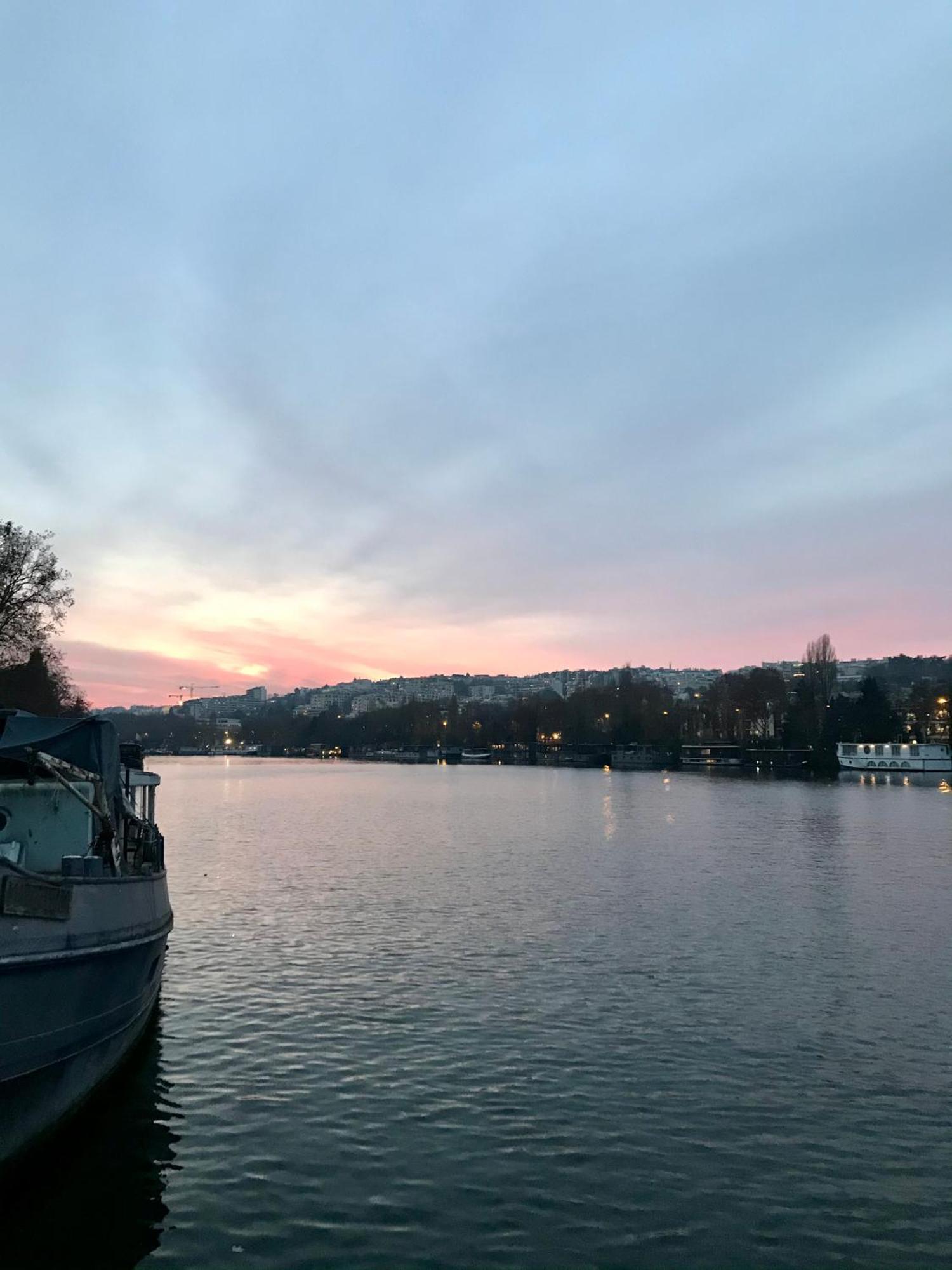 Appartamento Loft Sur L'Eau Avec Parking Parigi Esterno foto